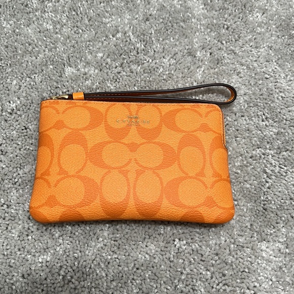 🎀 Coach bundle pencil case and wristlet - Picture 9 of 11